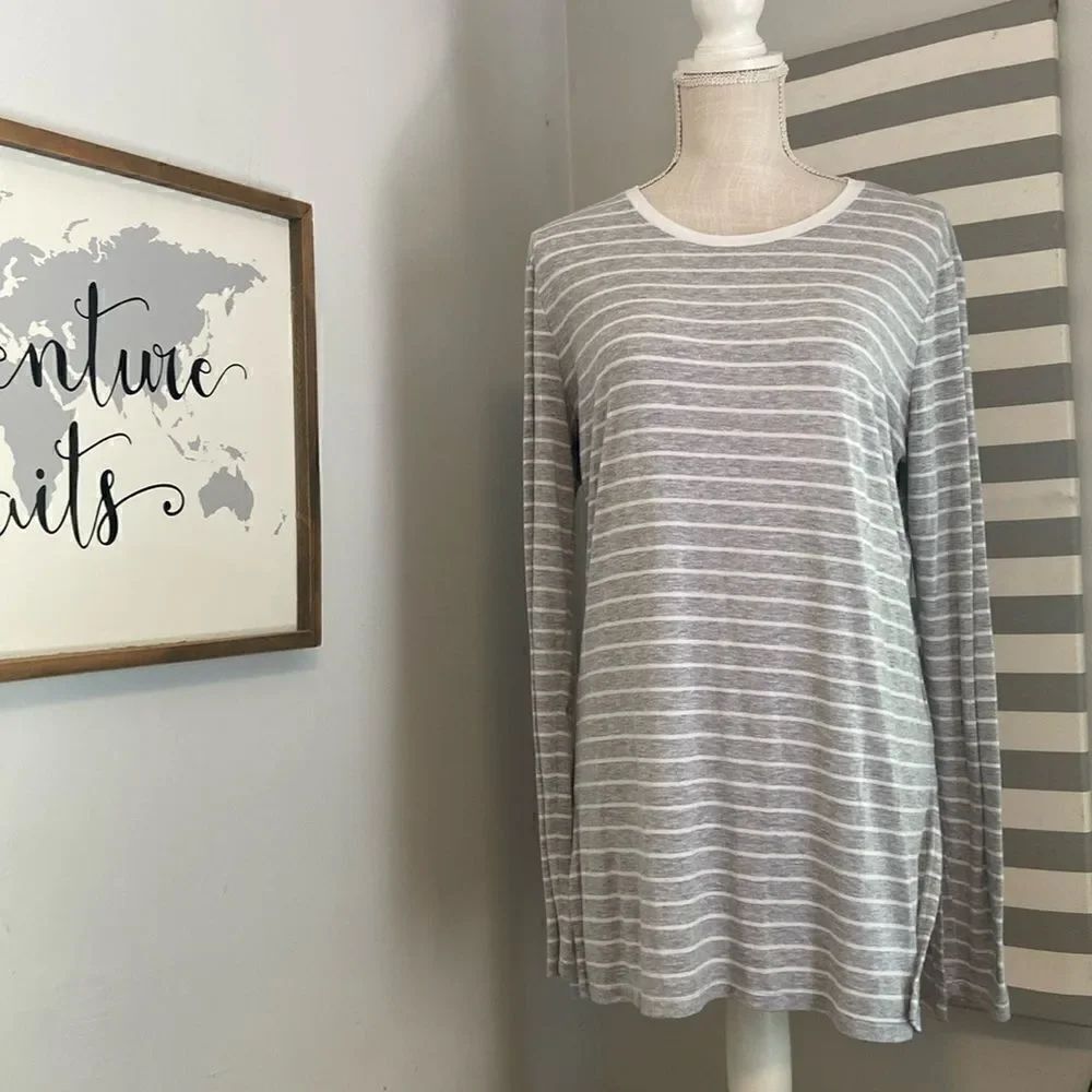 Athleta Light Gray & White Striped Threadlight Layering Top Size Medium